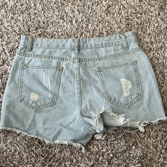 Light washed Banda ripped shorts. Size: xs/s (runs a little big) - Picture 2 of 3